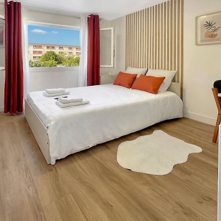 Le Petit Melun Apartment Luaran gambar