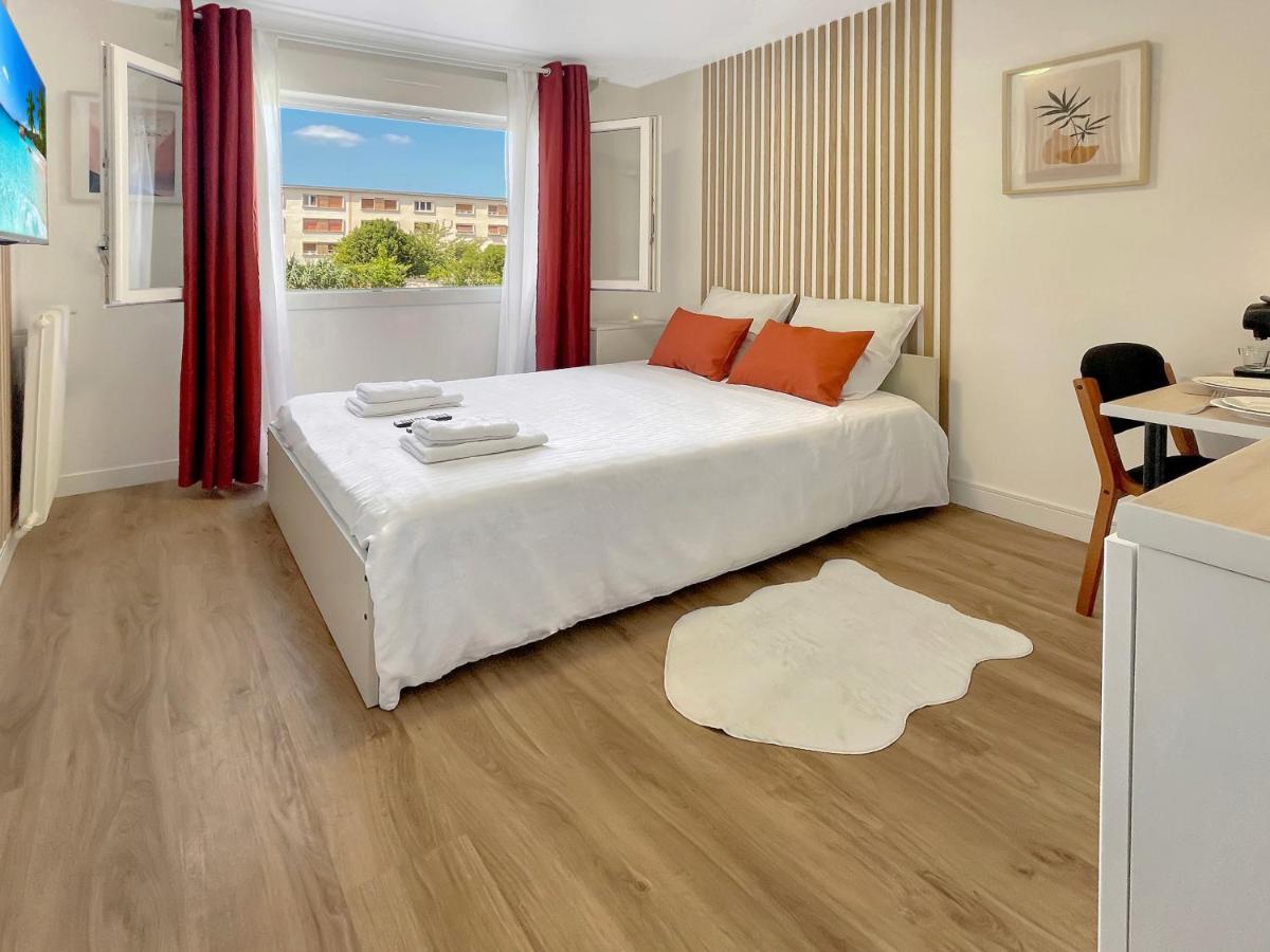Le Petit Melun Apartment Luaran gambar