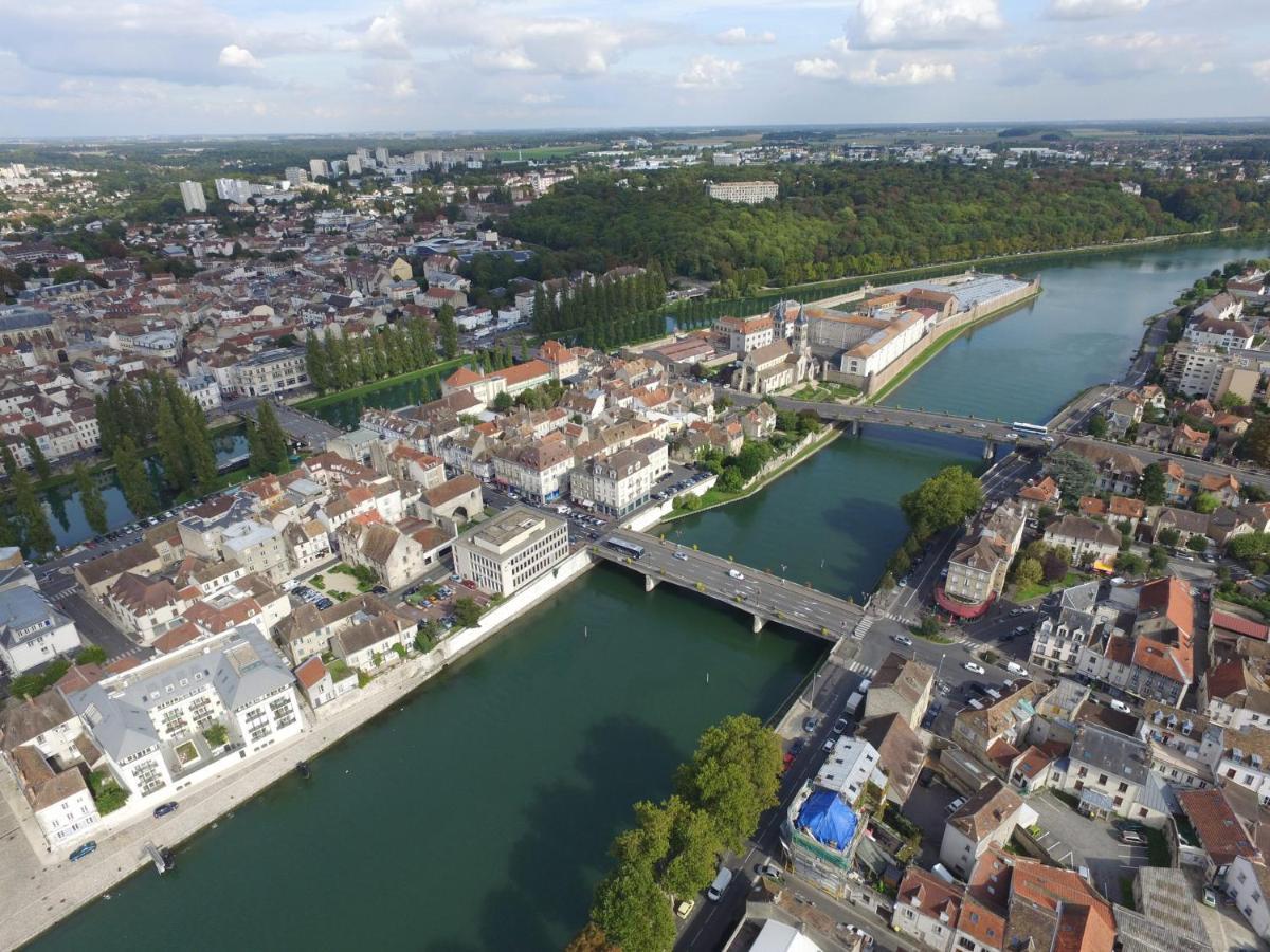 Le Petit Melun Apartment Luaran gambar